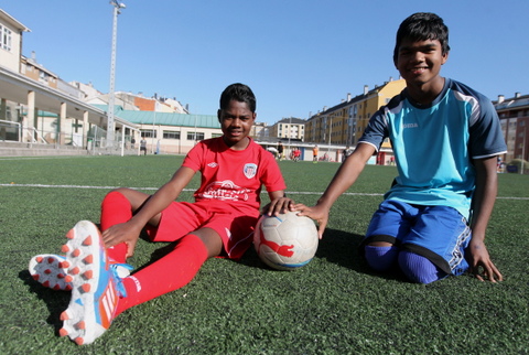 FUTBOLISTAS NEPAL POLVORÍN